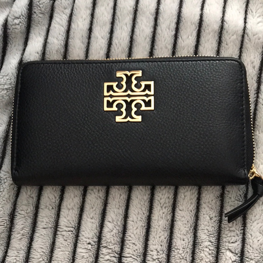Tory Burch Britten Zip Continental Wallet